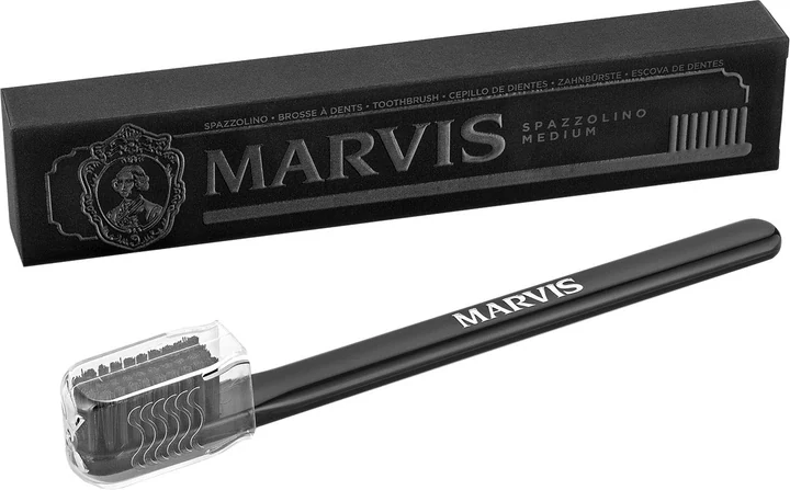 MARVIS Зубна щітка Marvis Toothbrush середньої жорсткості (medium), чорна, 1 шт.